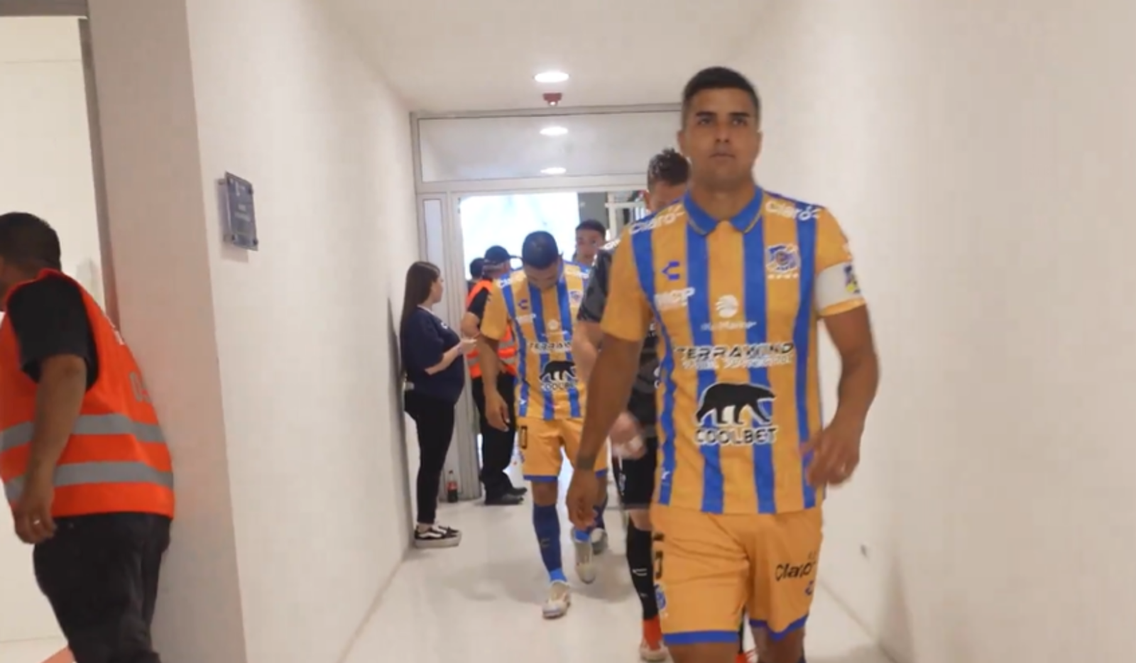 [VIDEO] «Más que despedida, es un hasta pronto»: Así despidieron en Everton a su capitán Álvaro Madrid